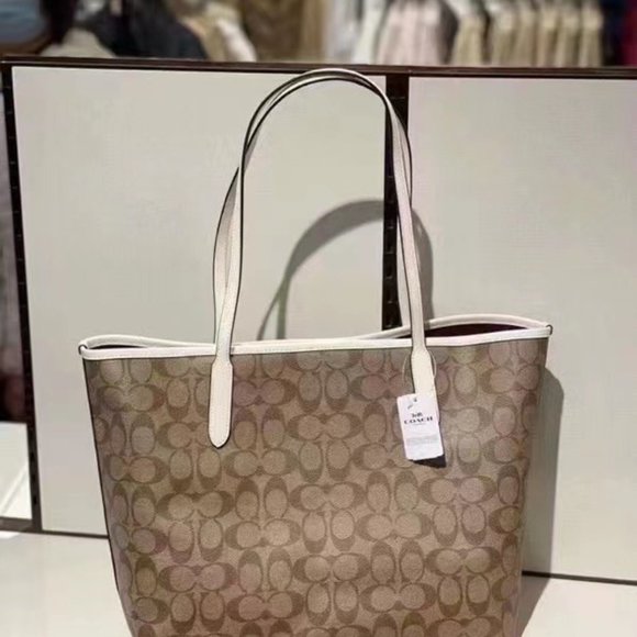 COACH City Tote In Signature Canvas With Love Print c2810 - Picture 3 of 11